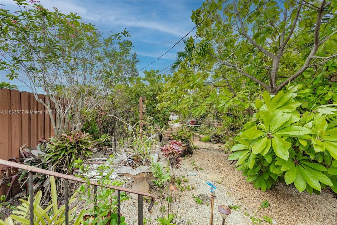 For Sale: $815,000 (3 beds, 2 baths, 1557 Square Feet)