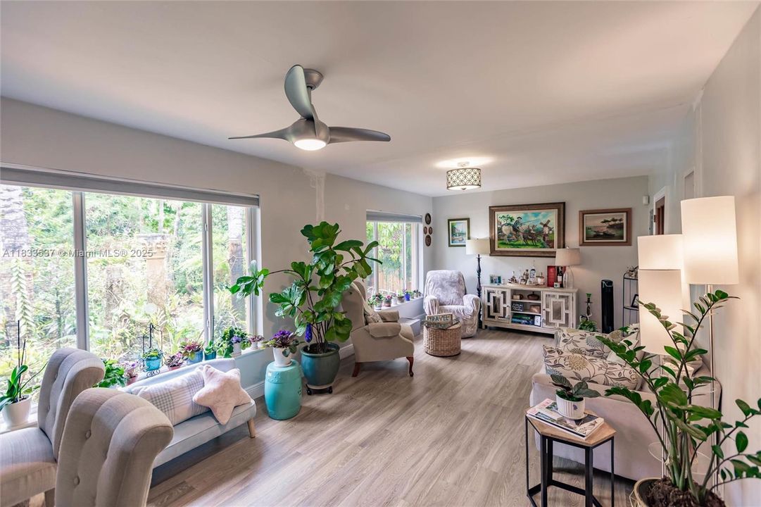 For Sale: $815,000 (3 beds, 2 baths, 1557 Square Feet)