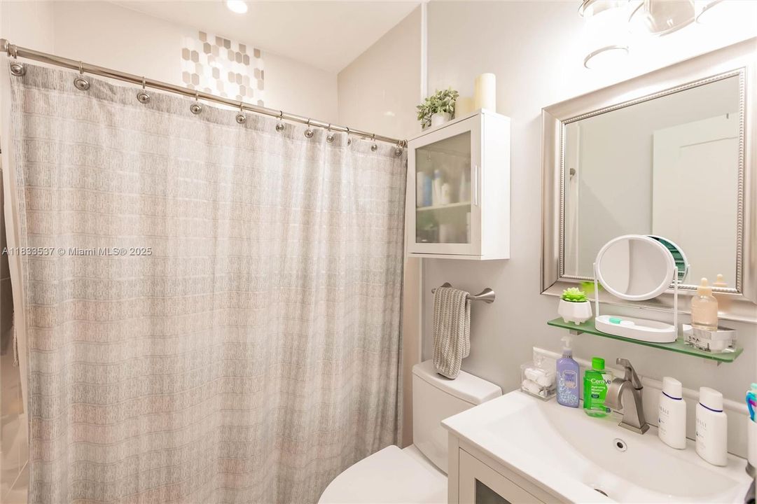 For Sale: $815,000 (3 beds, 2 baths, 1557 Square Feet)