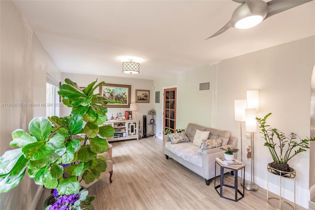 For Sale: $815,000 (3 beds, 2 baths, 1557 Square Feet)