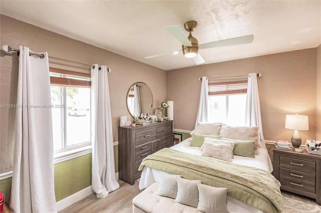 For Sale: $815,000 (3 beds, 2 baths, 1557 Square Feet)