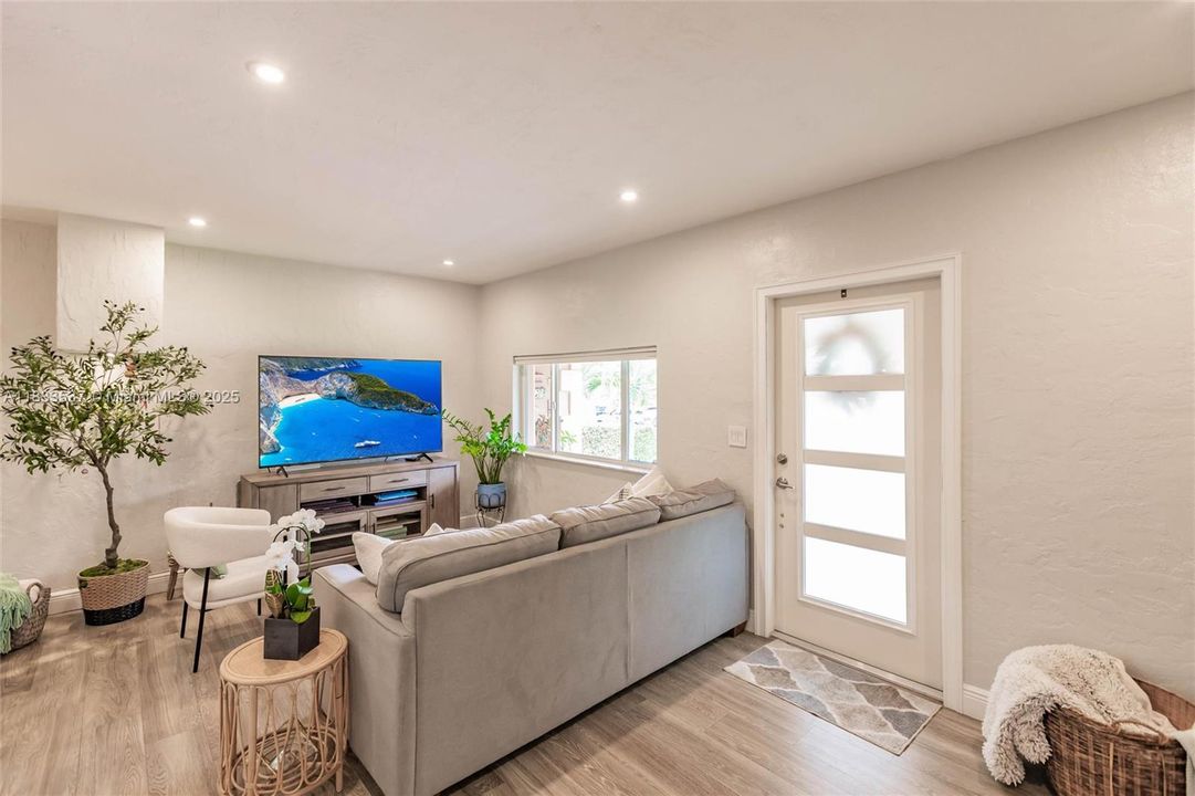 For Sale: $815,000 (3 beds, 2 baths, 1557 Square Feet)