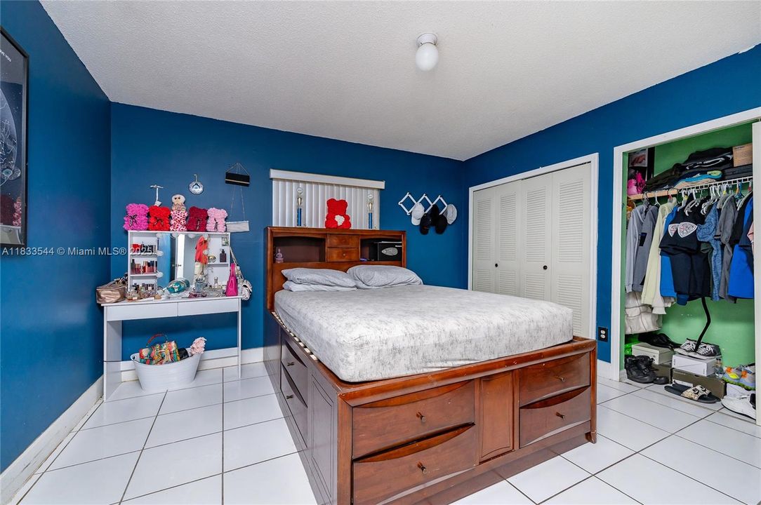 Active With Contract: $430,000 (4 beds, 2 baths, 1586 Square Feet)