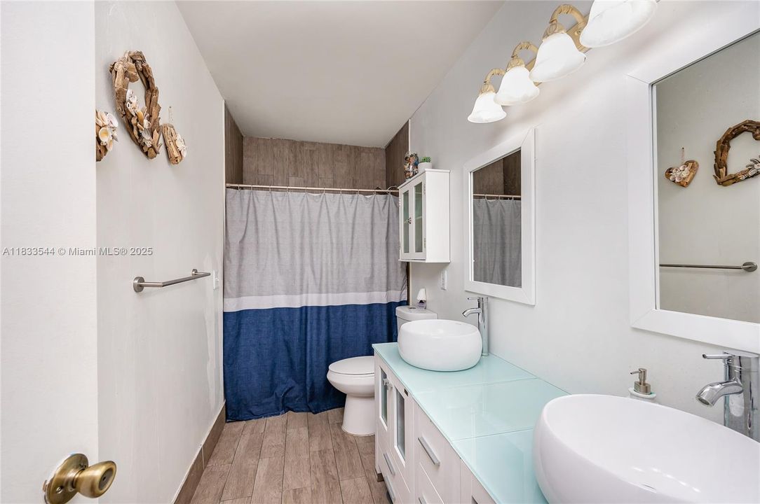 Active With Contract: $430,000 (4 beds, 2 baths, 1586 Square Feet)