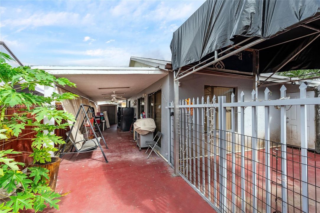 Active With Contract: $430,000 (4 beds, 2 baths, 1586 Square Feet)