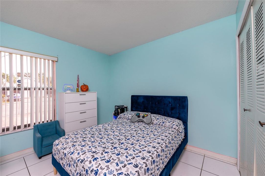 Active With Contract: $430,000 (4 beds, 2 baths, 1586 Square Feet)