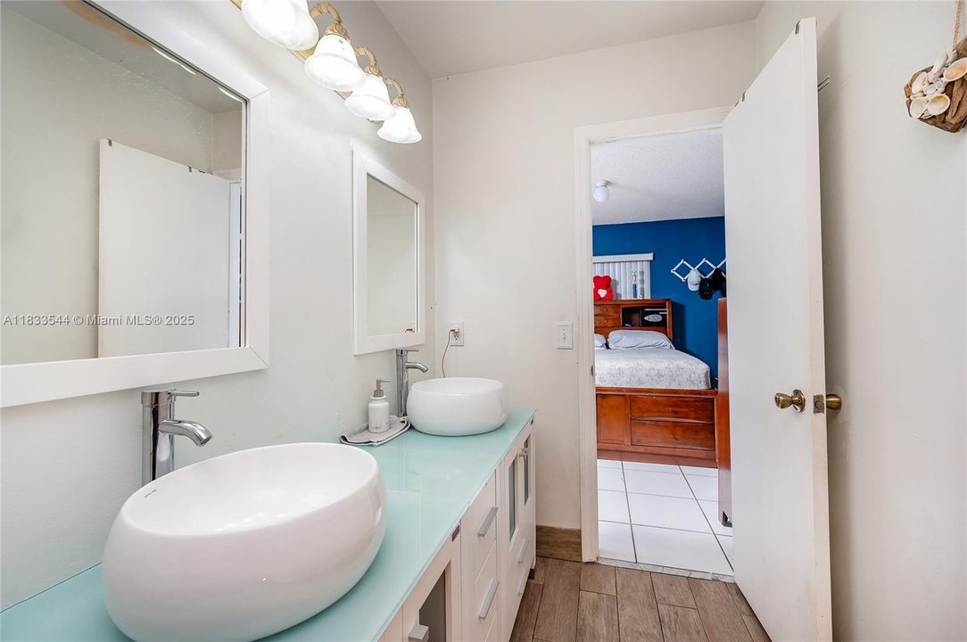 Active With Contract: $430,000 (4 beds, 2 baths, 1586 Square Feet)