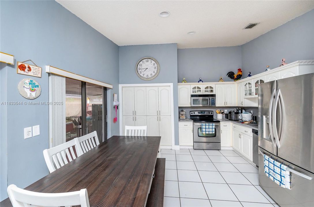 Active With Contract: $430,000 (4 beds, 2 baths, 1586 Square Feet)