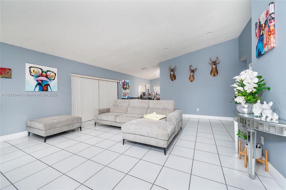 Active With Contract: $430,000 (4 beds, 2 baths, 1586 Square Feet)