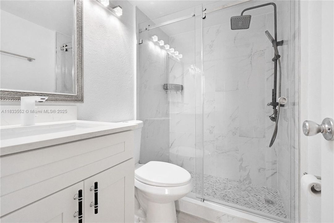 For Sale: $295,000 (1 beds, 1 baths, 648 Square Feet)