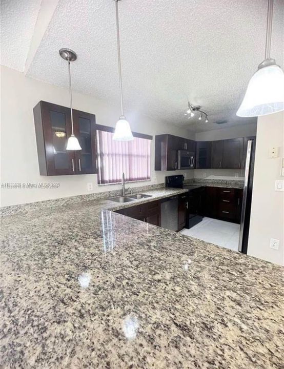 Recently Rented: $3,450 (3 beds, 2 baths, 1348 Square Feet)