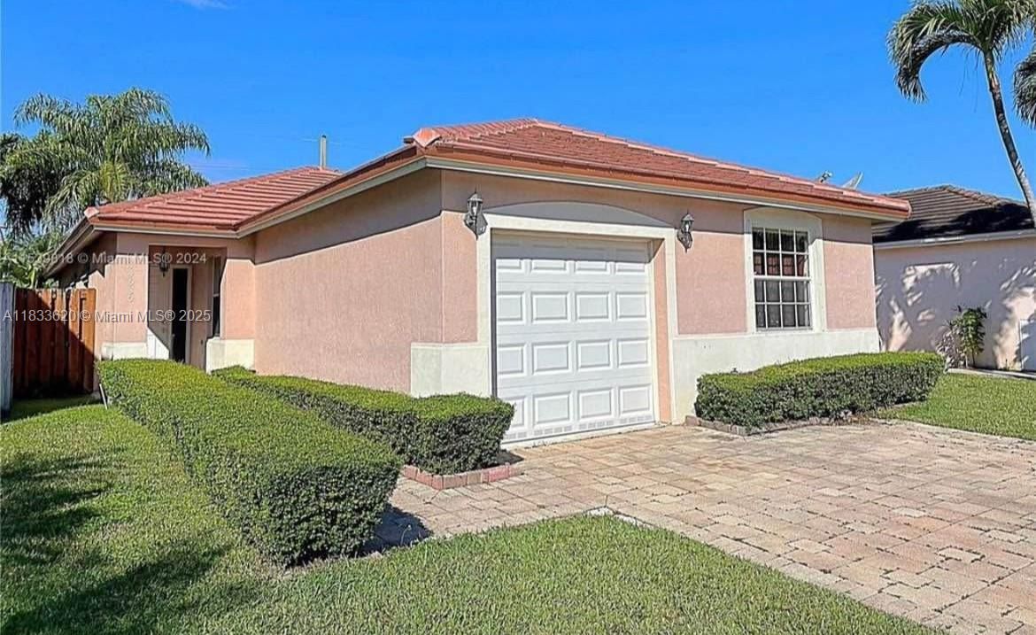 Recently Rented: $3,450 (3 beds, 2 baths, 1348 Square Feet)