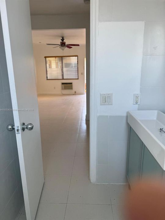 Vendido Recientemente: $126,000 (0 camas, 1 baños, 380 Pies cuadrados)