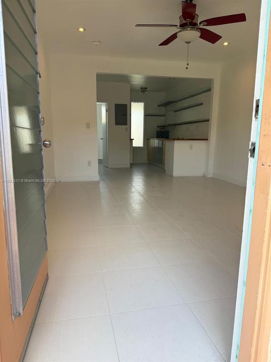 Vendido Recientemente: $126,000 (0 camas, 1 baños, 380 Pies cuadrados)