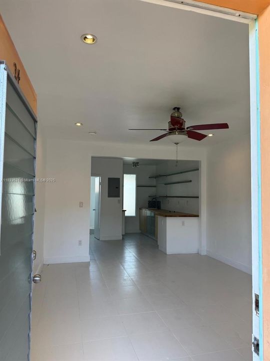 Vendido Recientemente: $126,000 (0 camas, 1 baños, 380 Pies cuadrados)