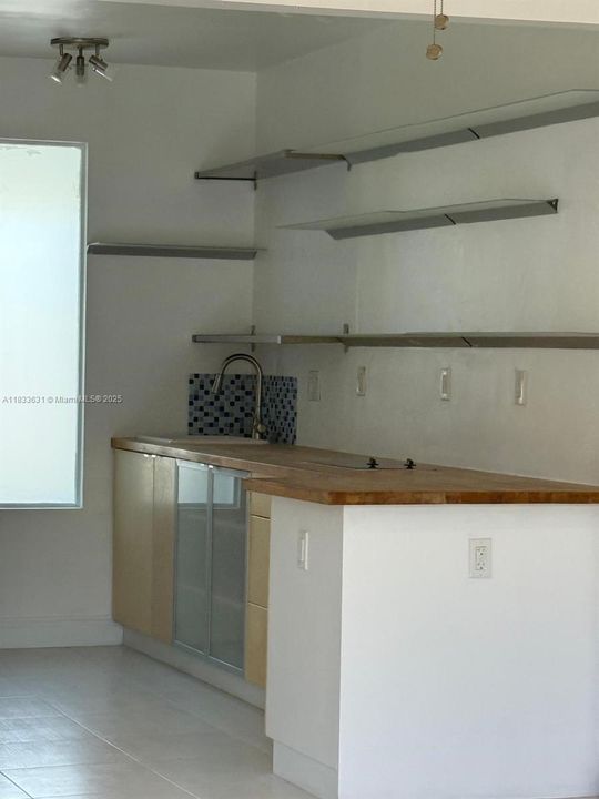 Vendido Recientemente: $126,000 (0 camas, 1 baños, 380 Pies cuadrados)