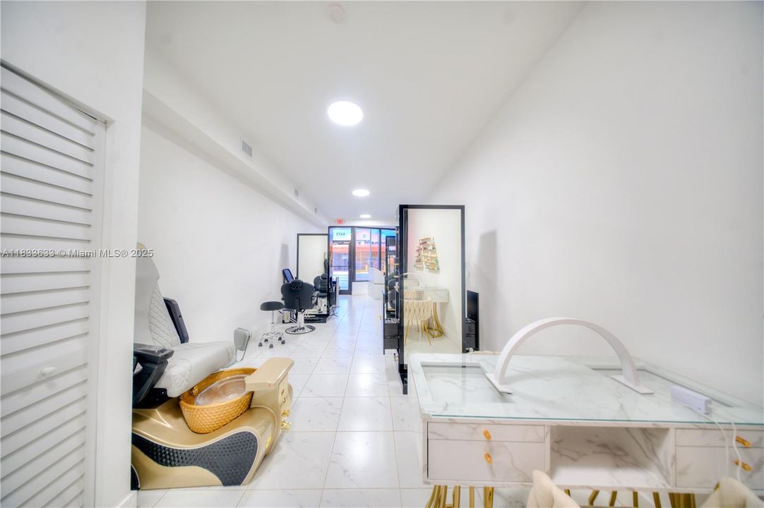 合同活跃: $1,500,000 (0 贝兹, 0 浴室, 0 平方英尺)