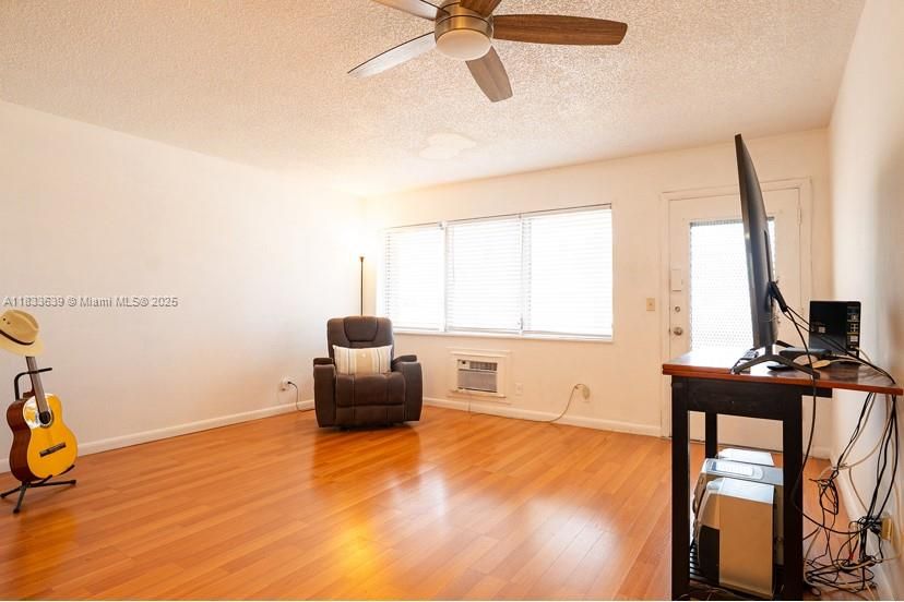 待售: $99,000 (1 贝兹, 1 浴室, 625 平方英尺)