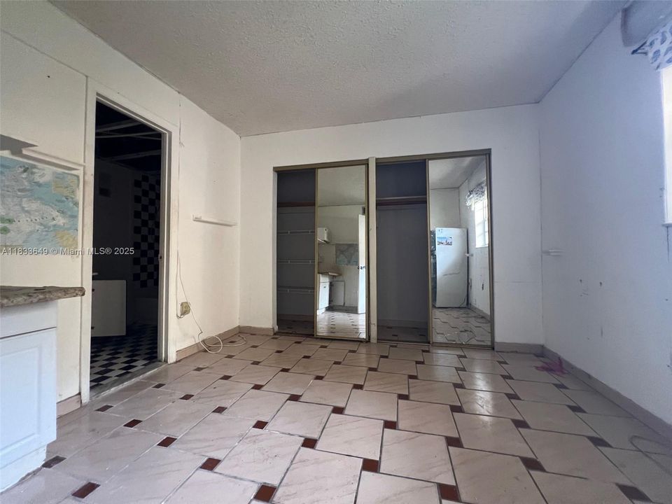 Active With Contract: $166,000 (2 beds, 2 baths, 903 Square Feet)