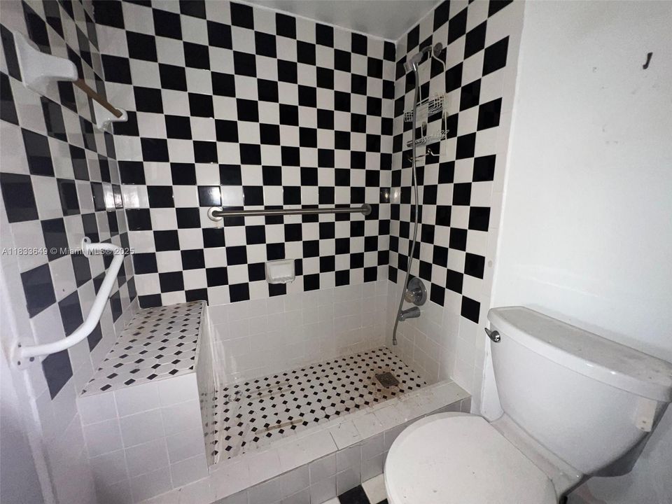 Active With Contract: $166,000 (2 beds, 2 baths, 903 Square Feet)