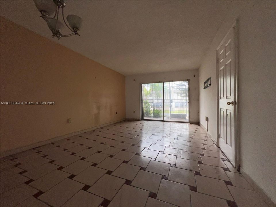 Active With Contract: $166,000 (2 beds, 2 baths, 903 Square Feet)