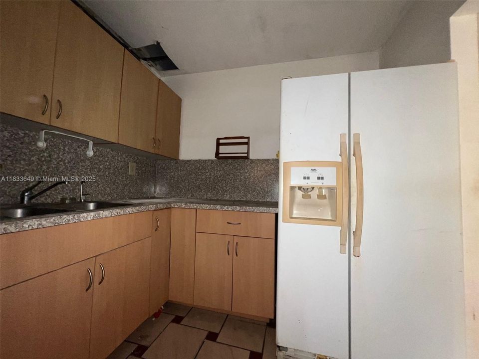 Active With Contract: $166,000 (2 beds, 2 baths, 903 Square Feet)