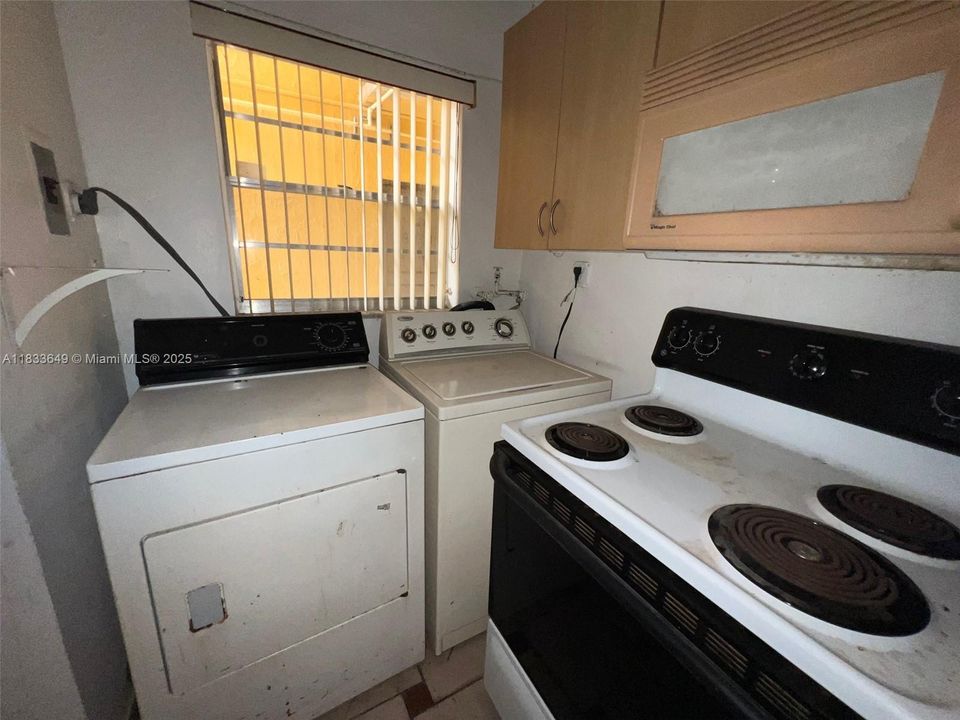 Active With Contract: $166,000 (2 beds, 2 baths, 903 Square Feet)