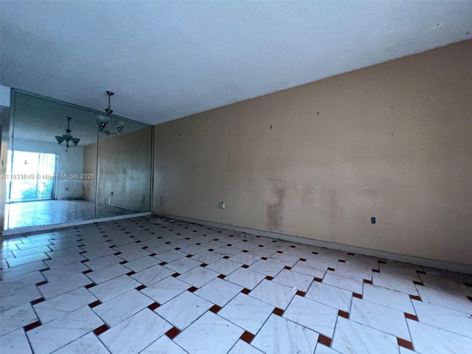 Active With Contract: $166,000 (2 beds, 2 baths, 903 Square Feet)