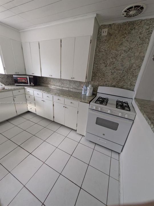 Active With Contract: $399,900 (3 beds, 1 baths, 1513 Square Feet)