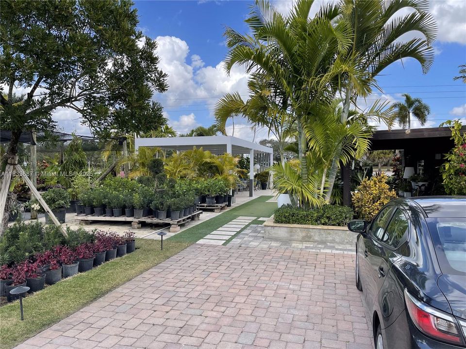 待售: $1,000,000 (1.30 acres)