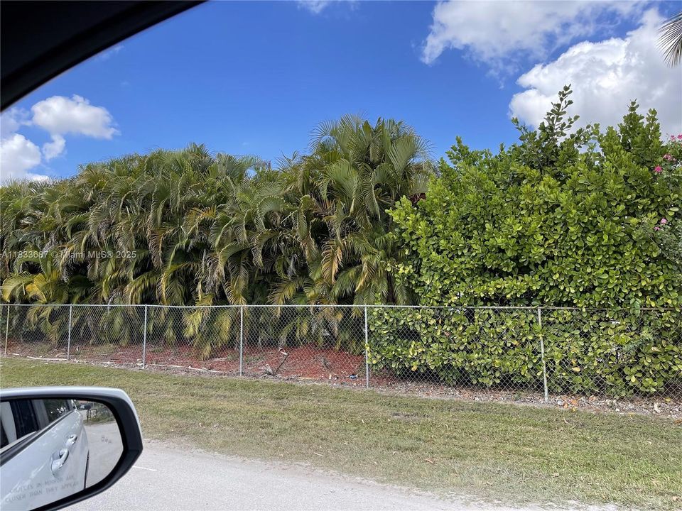 待售: $1,000,000 (1.30 acres)