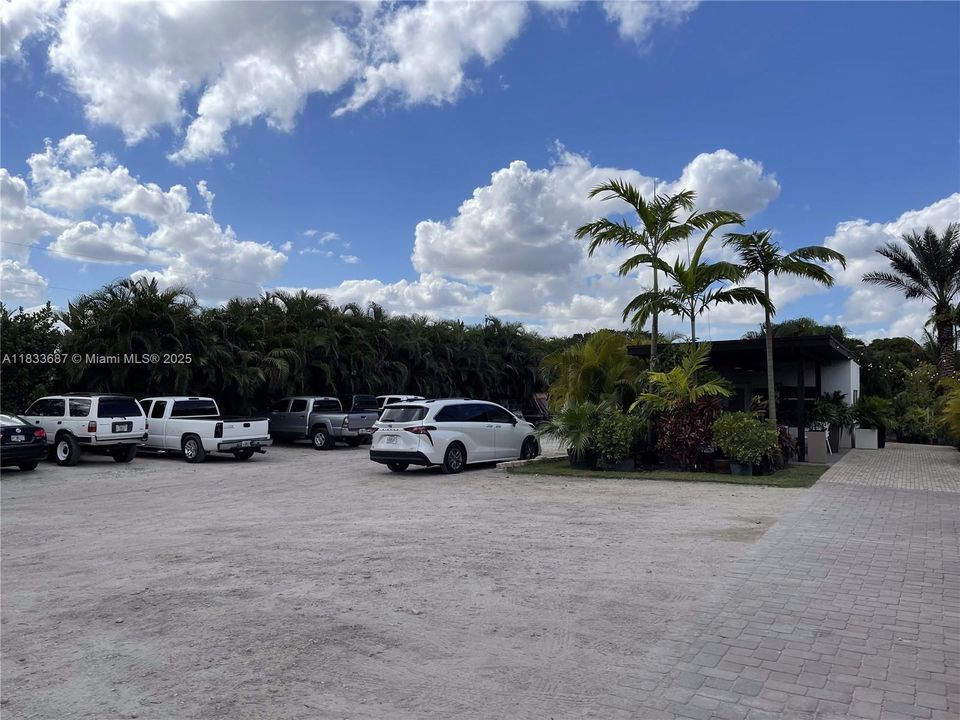 待售: $1,000,000 (1.30 acres)