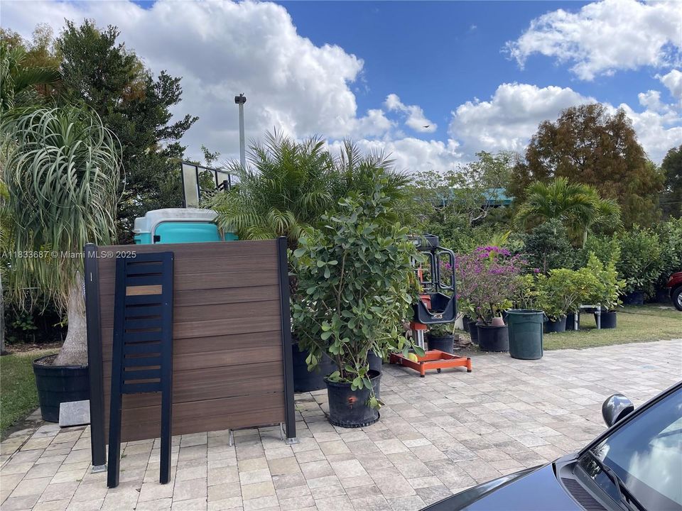 待售: $1,000,000 (1.30 acres)