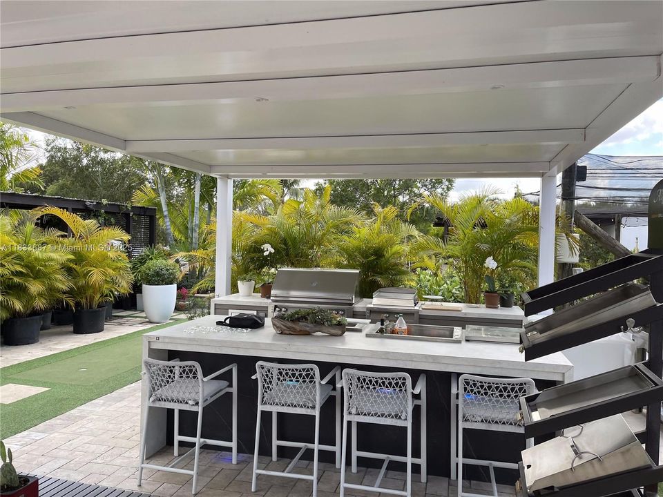 待售: $1,000,000 (1.30 acres)