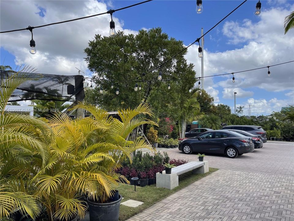 待售: $1,000,000 (1.30 acres)