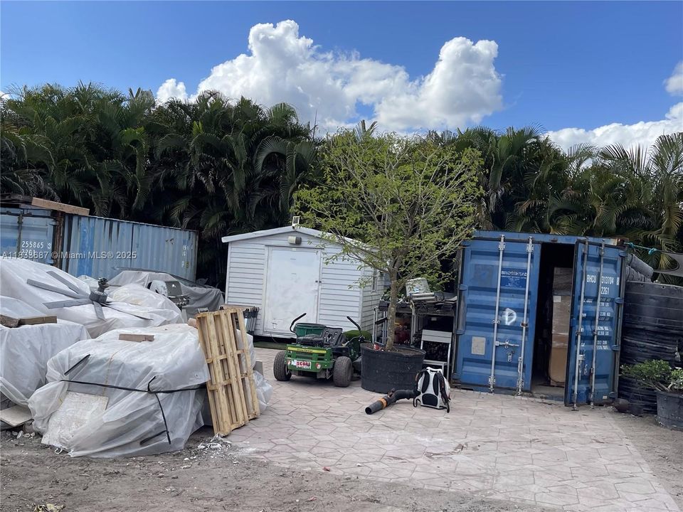 待售: $1,000,000 (1.30 acres)