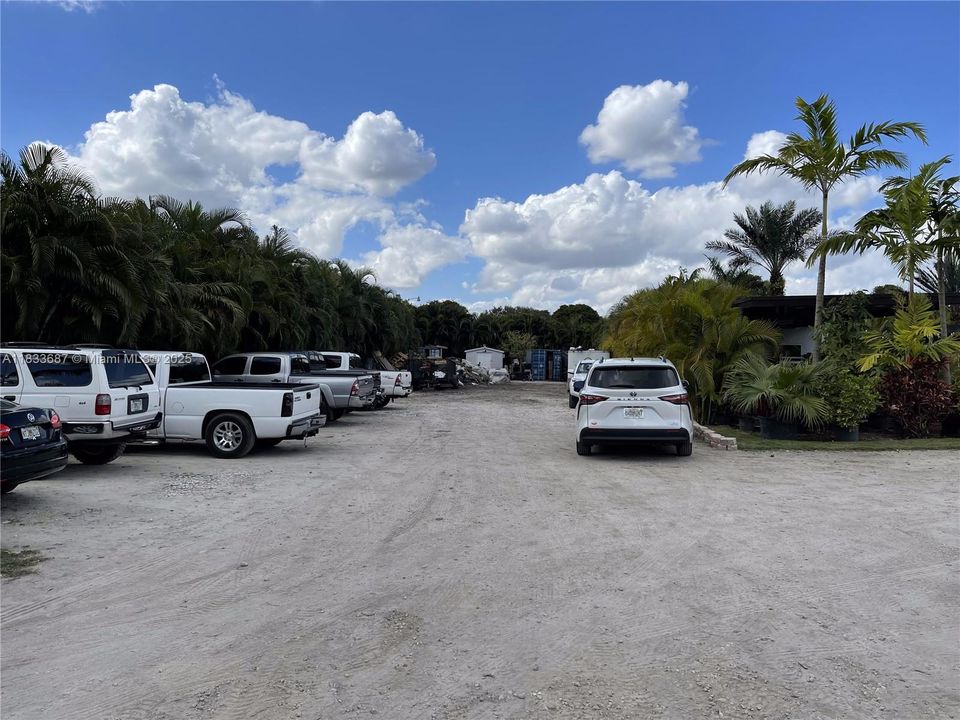 待售: $1,000,000 (1.30 acres)