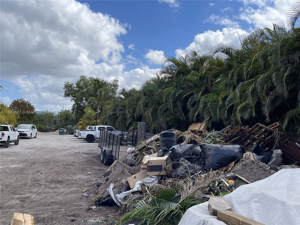 待售: $1,000,000 (1.30 acres)