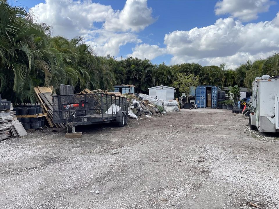 待售: $1,000,000 (1.30 acres)