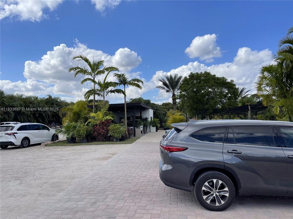 待售: $1,000,000 (1.30 acres)