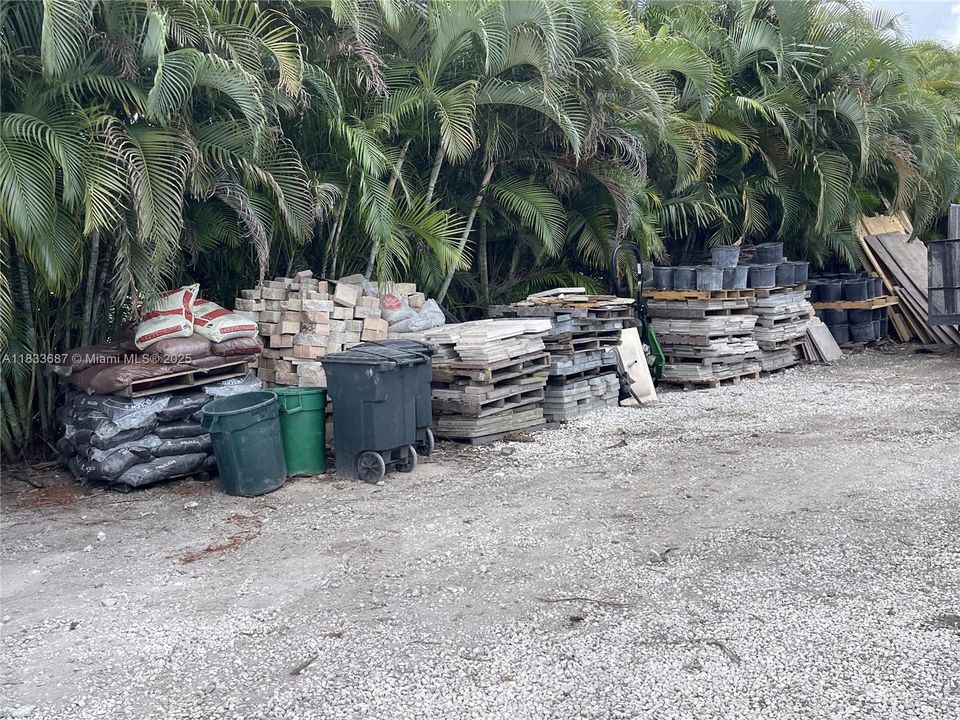 待售: $1,000,000 (1.30 acres)