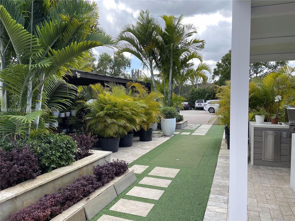 待售: $1,000,000 (1.30 acres)