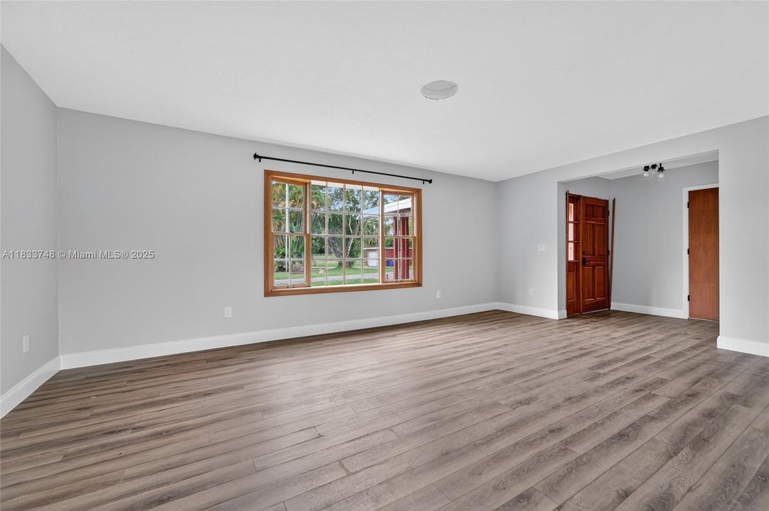 最近租的: $5,000 (3 贝兹, 2 浴室, 1748 平方英尺)