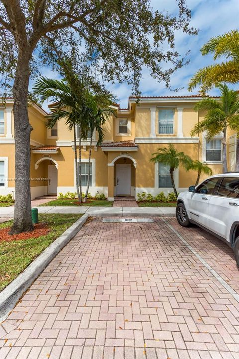 Recently Rented: $3,000 (3 beds, 3 baths, 1270 Square Feet)