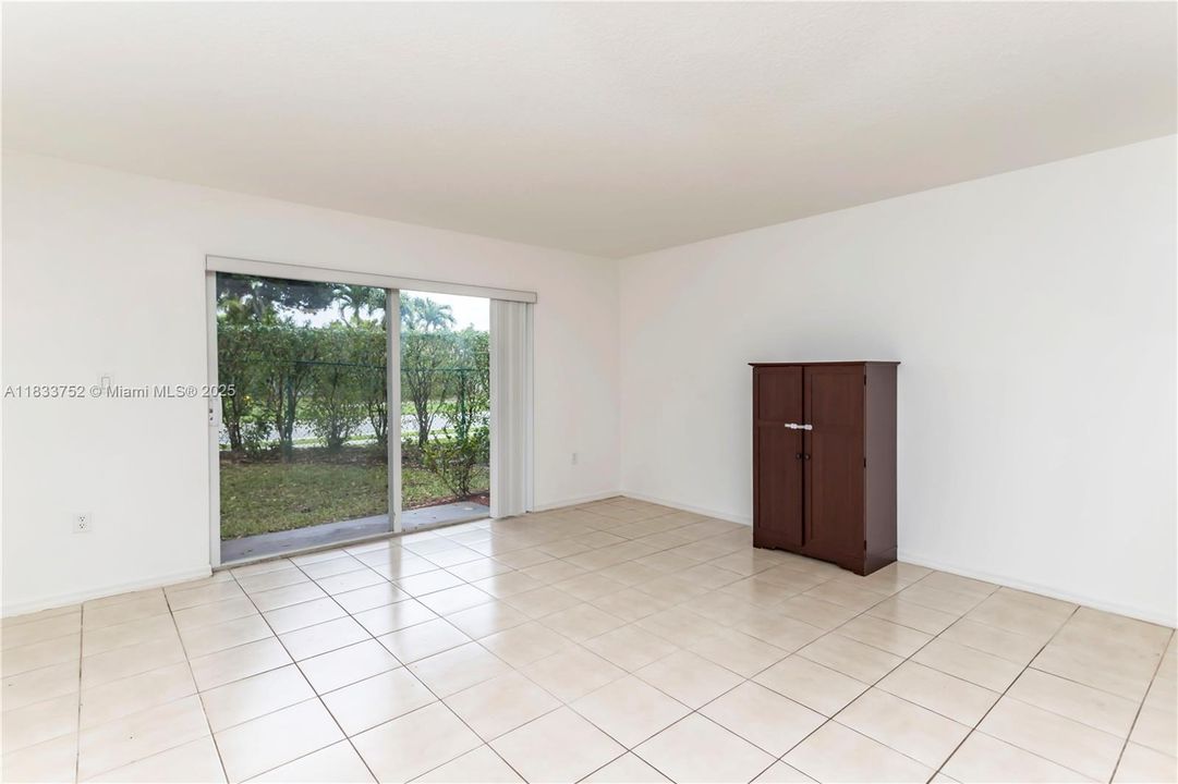 Recently Rented: $3,000 (3 beds, 3 baths, 1270 Square Feet)