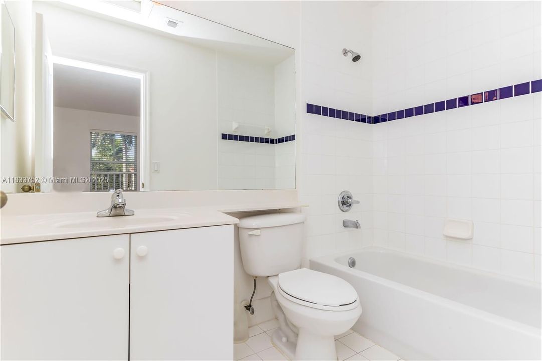 Ensuite bath for bedroom 3