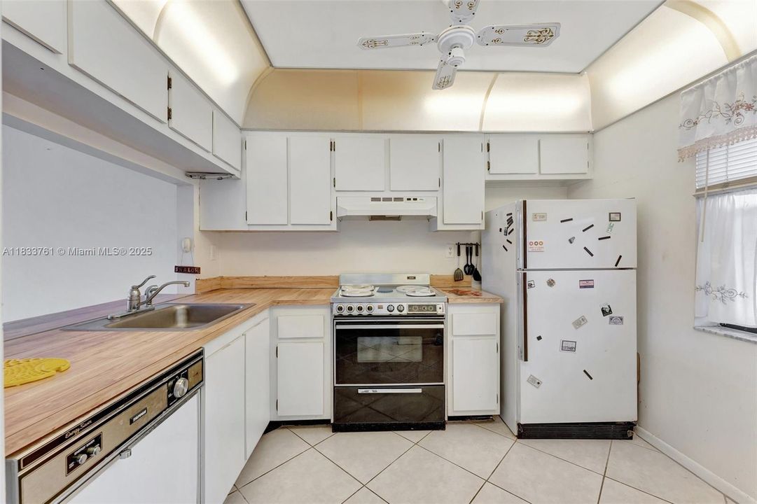 Под контрактом: $90,000 (2 спален, 2 ванн, 790 Квадратных фут)