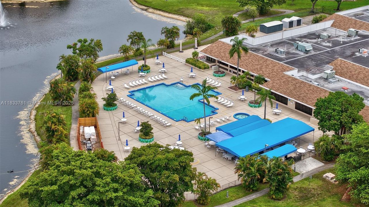 Под контрактом: $90,000 (2 спален, 2 ванн, 790 Квадратных фут)