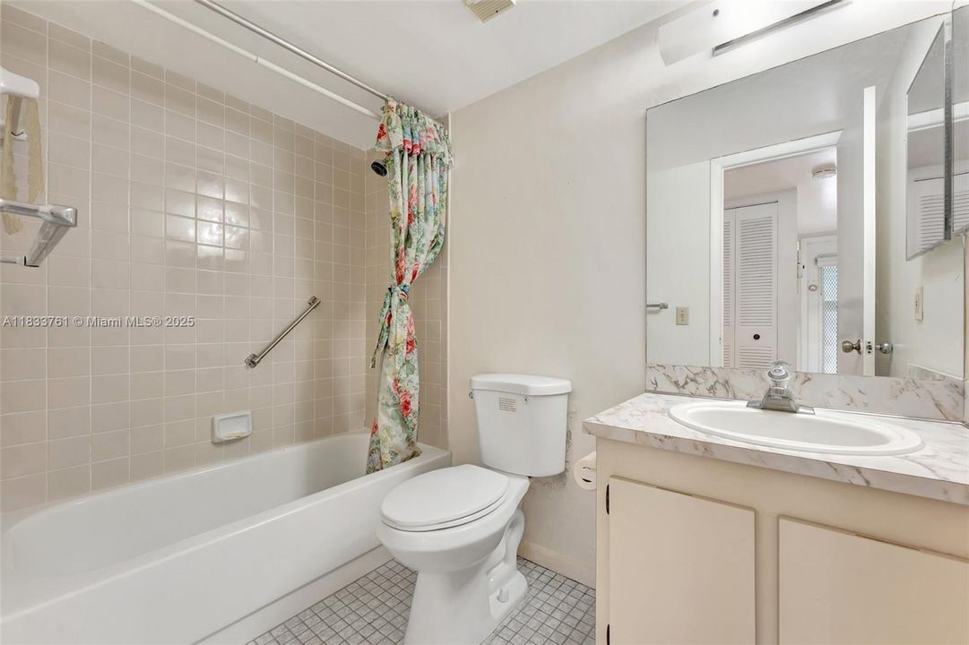 Под контрактом: $90,000 (2 спален, 2 ванн, 790 Квадратных фут)