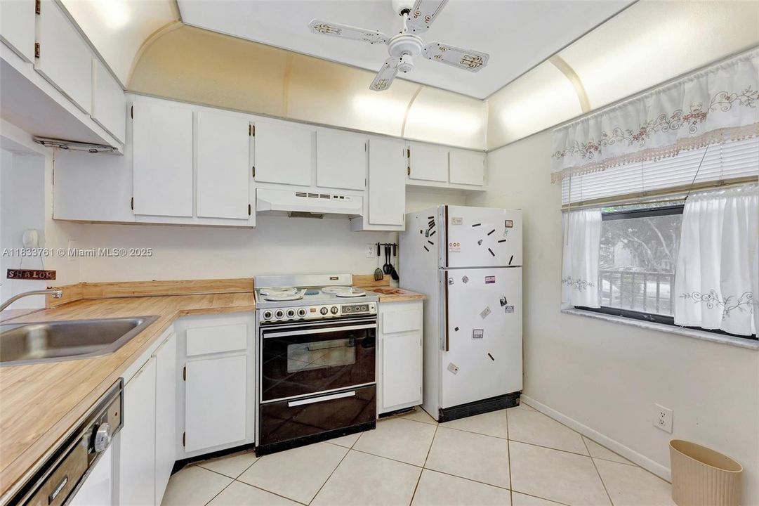 Под контрактом: $90,000 (2 спален, 2 ванн, 790 Квадратных фут)